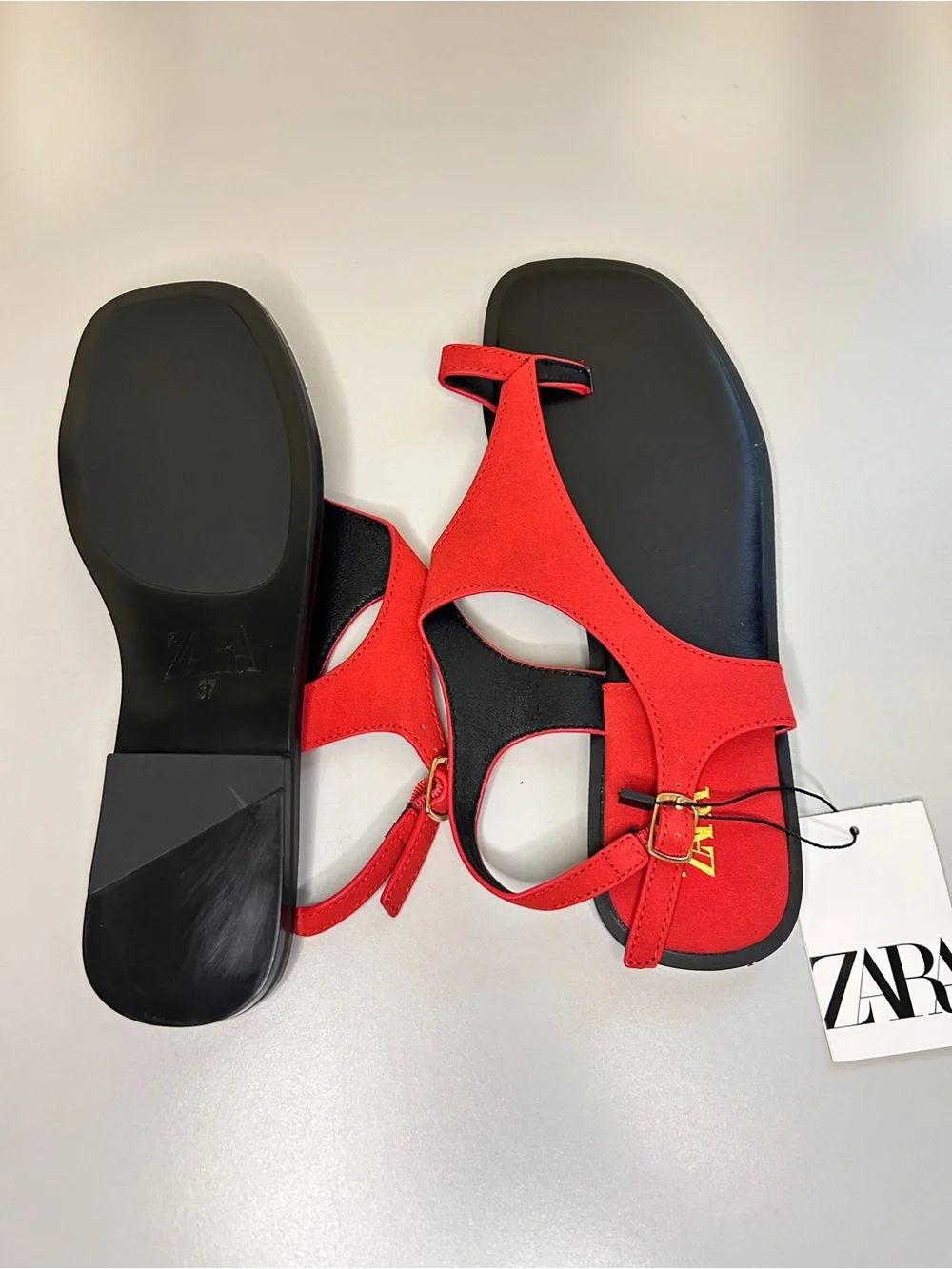 ZARA Red Open-Toe Flat Sandals with Gold Buckle - Picture 2 of 2
